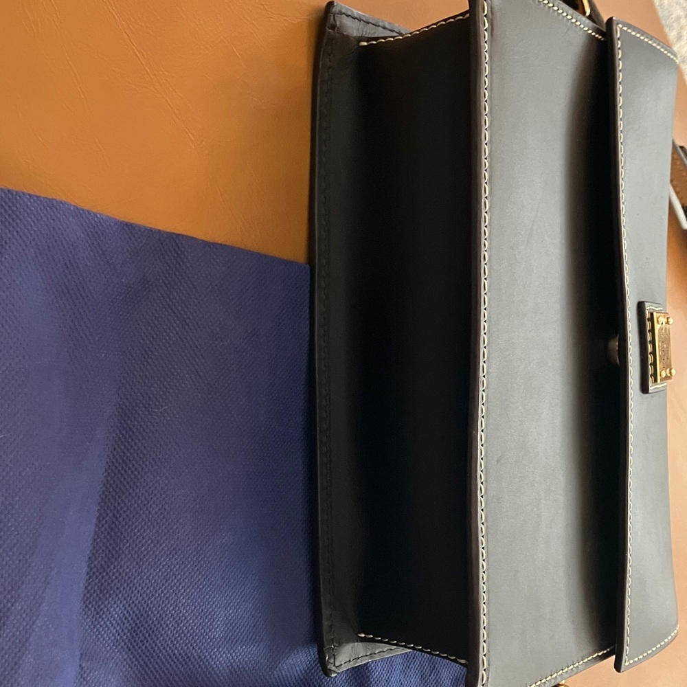 Dooney & Bourke Black Leather Shoulder Bag! Pretty and light inside lining! - Picture 8 of 11